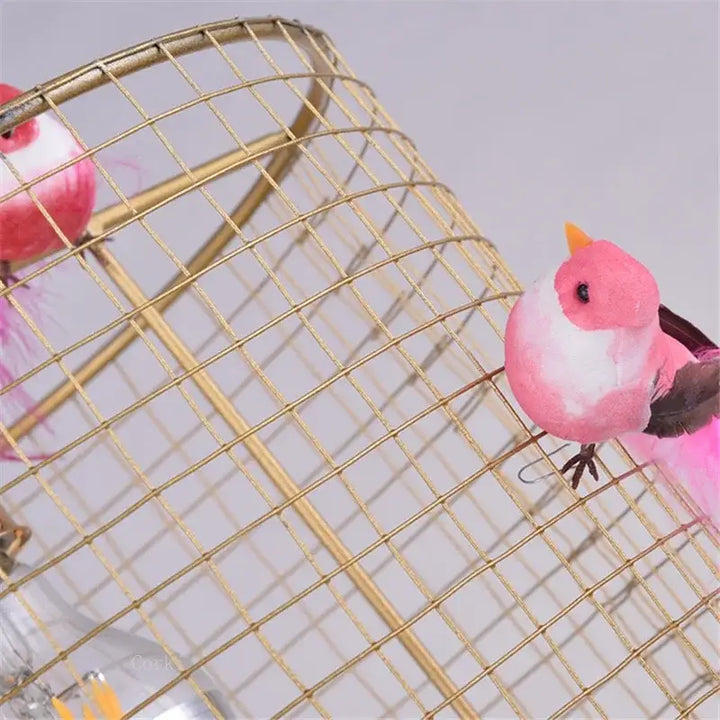 Suspension luminaire cage dorée avec oiseaux décoratifs chic