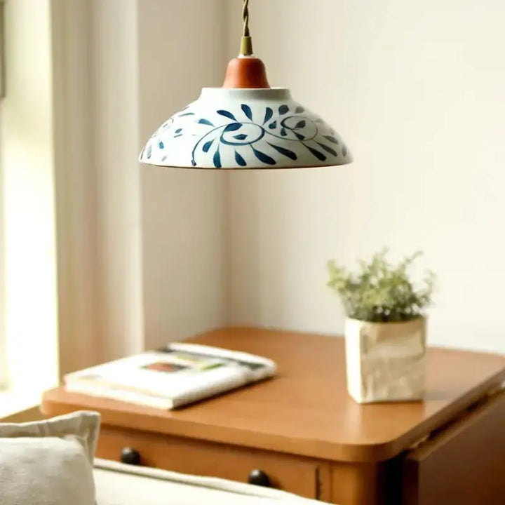 Suspension luminaire céramique blanche à motifs bleus