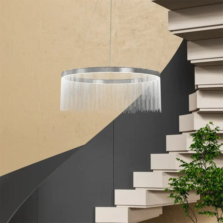 Suspension luminaire cercle avec chaînettes brillantes argentées