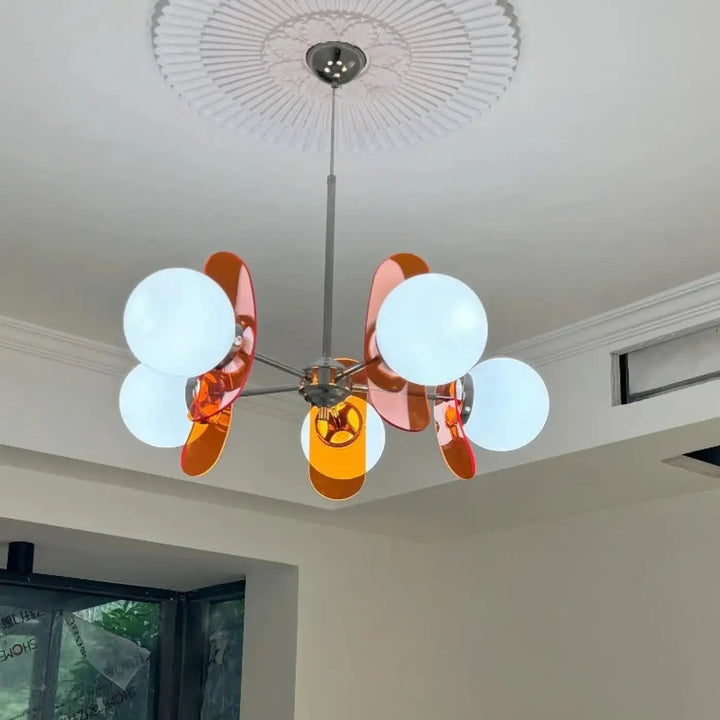 Suspension luminaire melios avec ampoules sphériques blanches givrés et pétales en verre orange, ambre et jaune translucide luminaire chic