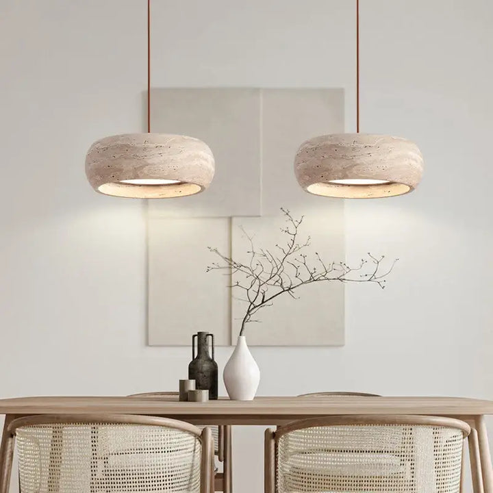 Suspension luminaire au style contemporain en pierre et métal