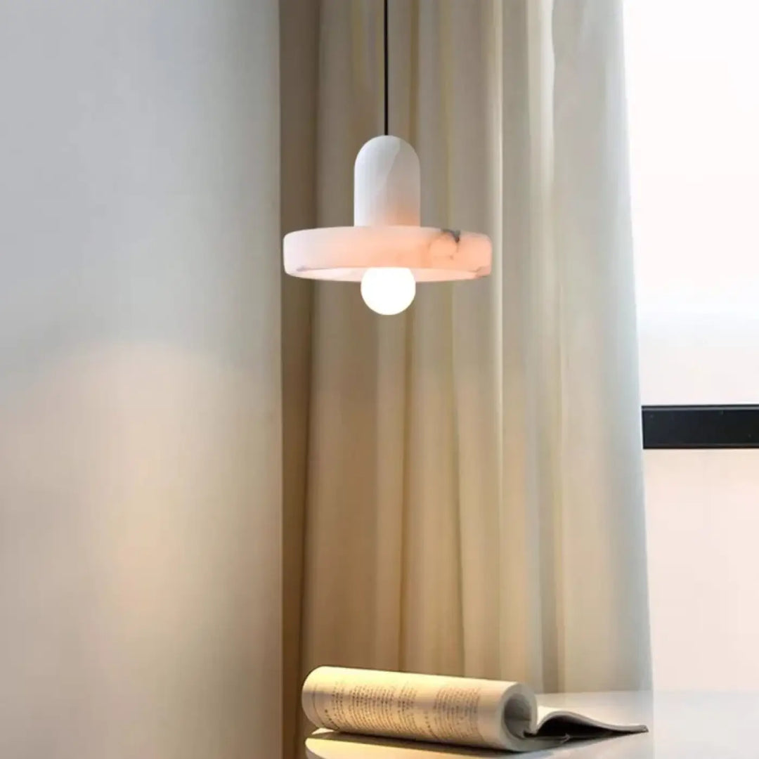 Suspension luminaire contemporaine en pierre marbrée design chic