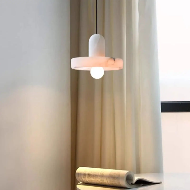 Suspension luminaire contemporaine en pierre marbrée design chic