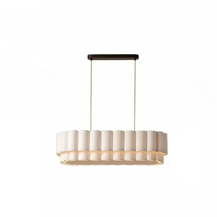Suspension luminaire albys avec tissu blanc plissé en cylindres ovales suspendus par chaînes métalliques fines noires