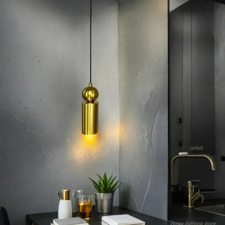 Suspension luminaire couleur doré burundy pour cuisine moderne

