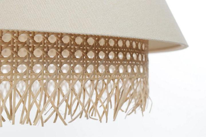 Suspension luminaire crème sensei en rotin tressé beige avec tissu texturé et bord inférieur à franges
