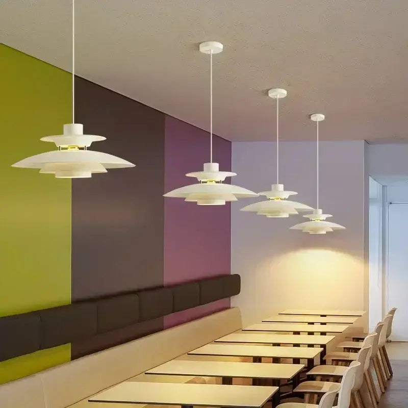 Suspension Luminaire Danoise Originale Pour Décorer Un Restaurant