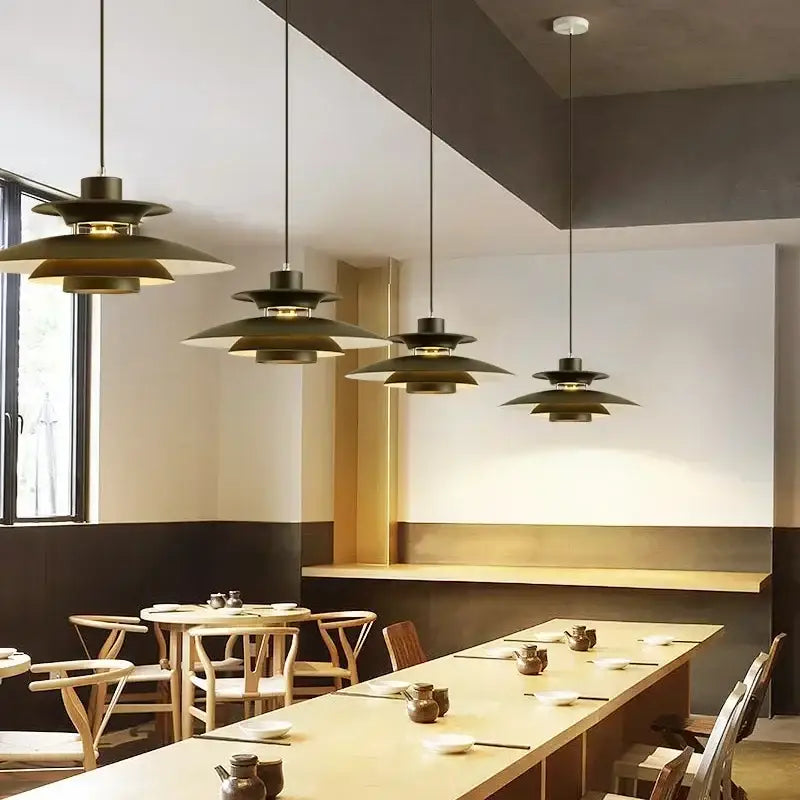Suspension Luminaire Danoise Originale Pour Décorer Un Restaurant