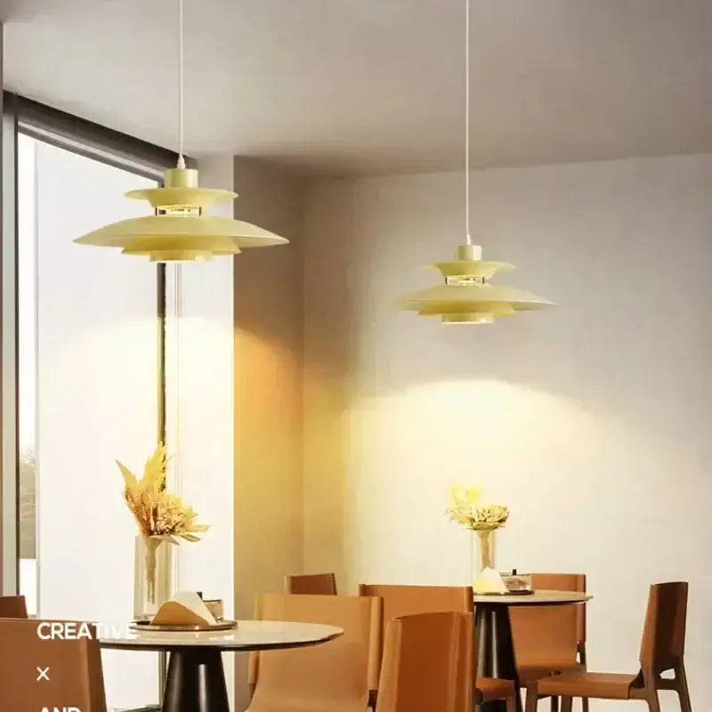 Suspension Luminaire Danoise Originale Pour Décorer Un Restaurant