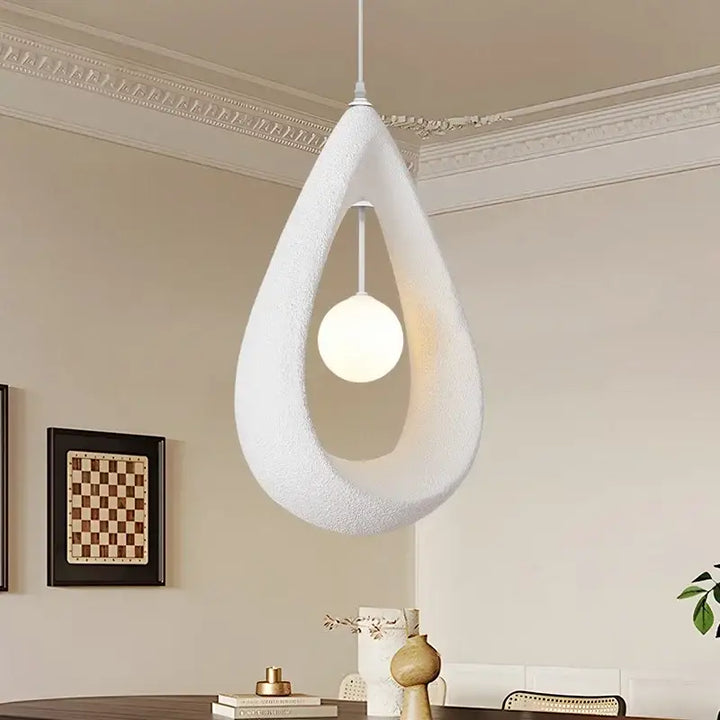 Suspension luminaire design blanche à anneau organique épuré