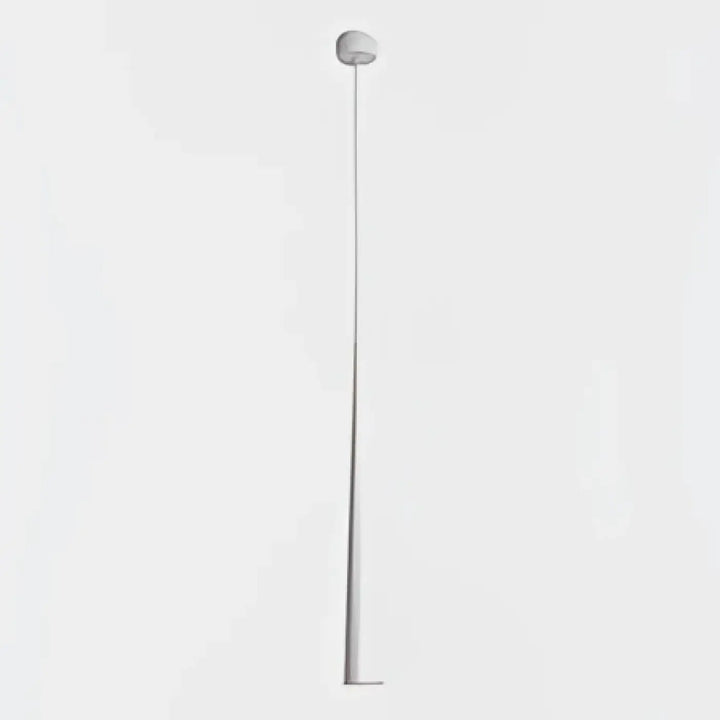 Suspension luminaire spira blanc minimaliste avec design cylindrique effilé et accent doré subtil à la base