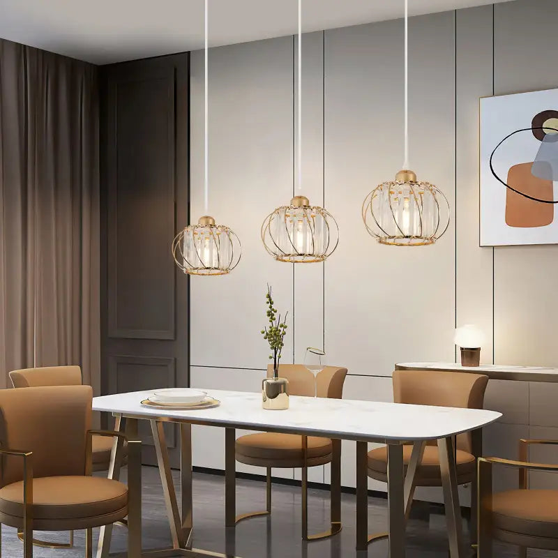 Suspension luminaire design doré cage métal et cristaux luxe
