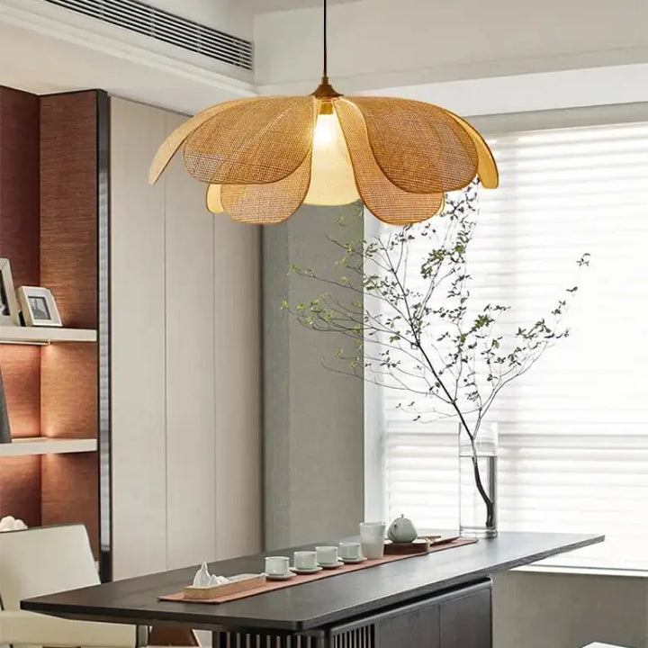 Suspension luminaire design florale en rotin tressé au style bohème