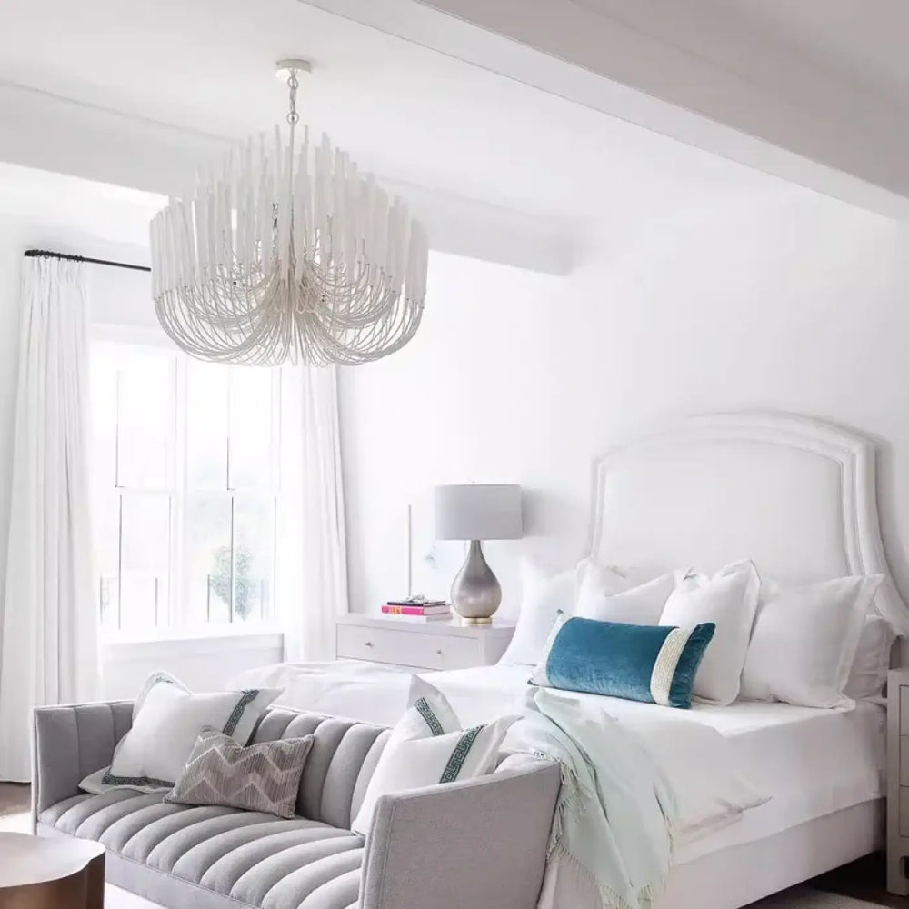 Suspension luminaire design en forme de bougies blanches chic