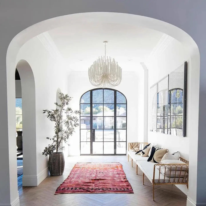 Suspension luminaire design en forme de bougies blanches chic