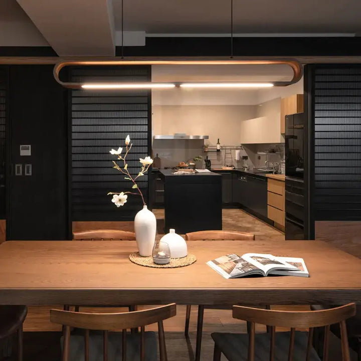 Suspension luminaire design linéaire en bois naturel élégant