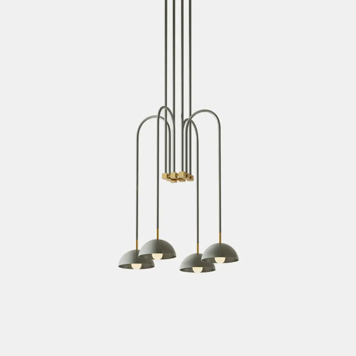 Suspension luminaire rumia avec cinq abat-jours gris mat et bras noirs fins au design moderne et présence spectaculaire