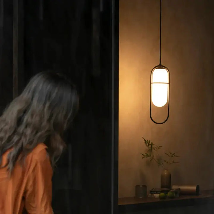 Suspension luminaire design moderne en métal doré et verre blanc

