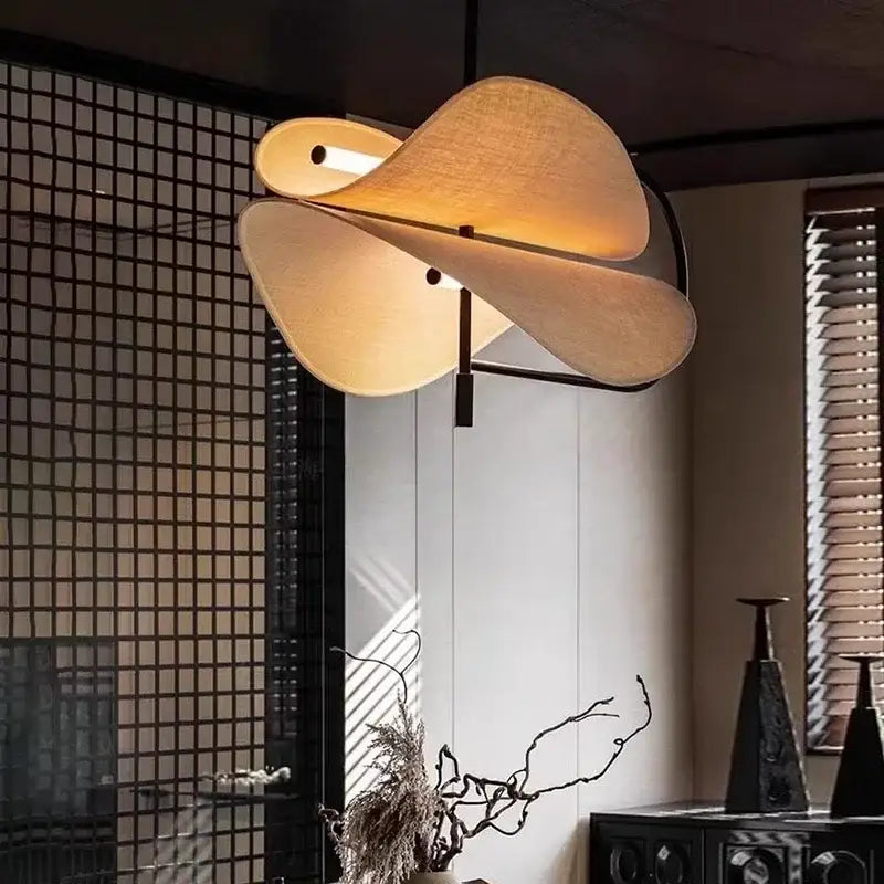 Suspension luminaire design moderne en tissu beige élégant