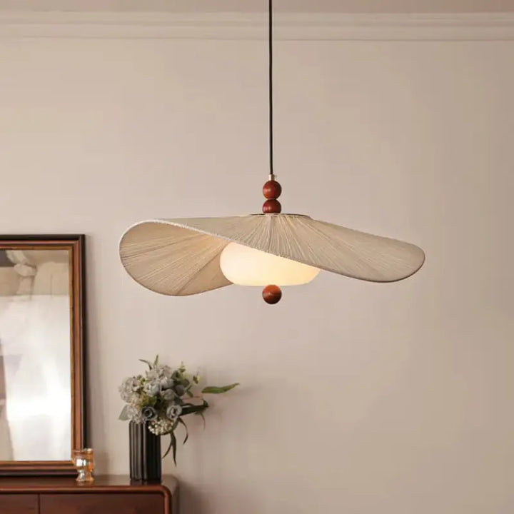 Suspension luminaire design naturel en tissu beige doux