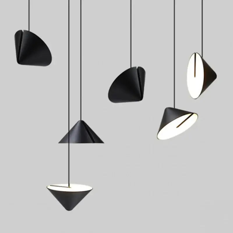 Suspension luminaire design noir forme conique élégante