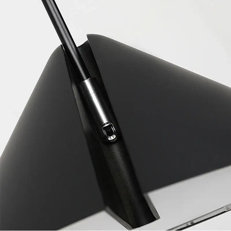 Suspension luminaire design noir forme conique élégante