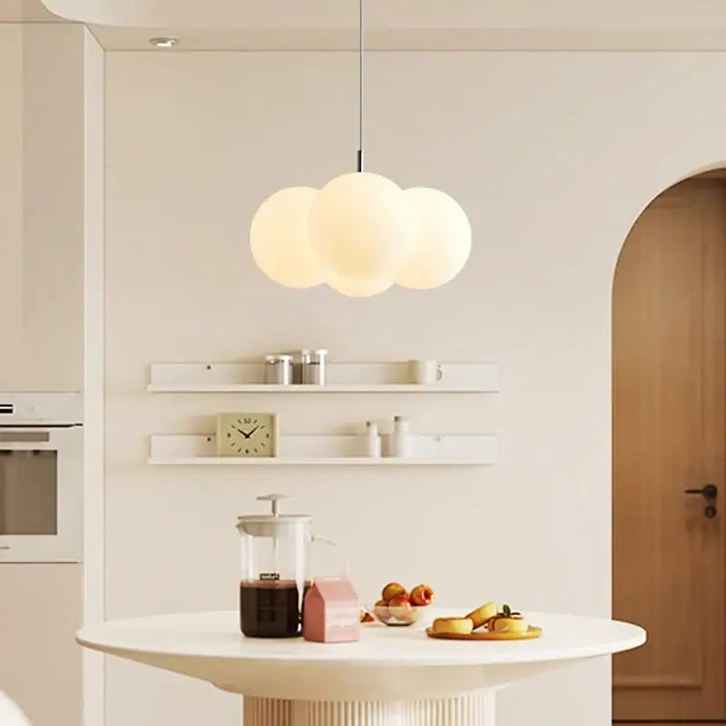 Suspension luminaire design en pe blanc et métal