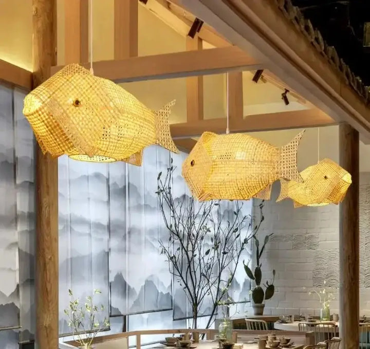 Suspension luminaire design poisson en osier naturel chic