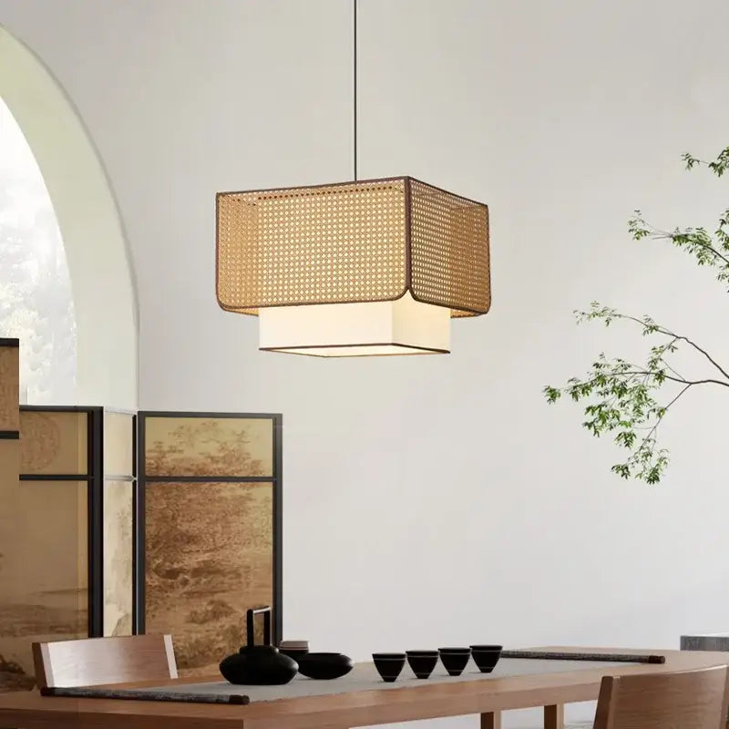 Suspension luminaire design en rotin naturel tressé beige