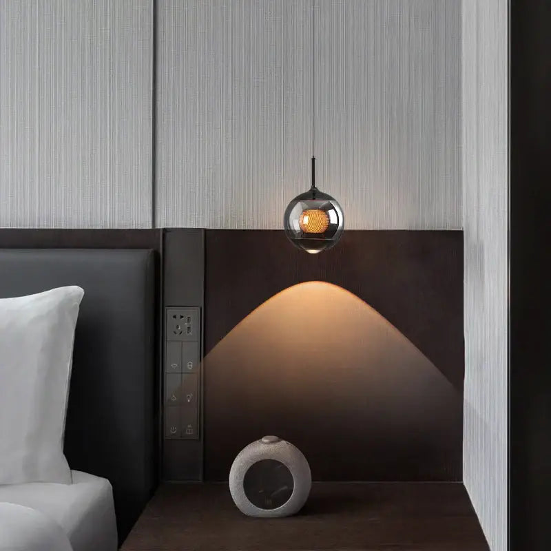 Suspension luminaire design en verre fumé moderne et élégant