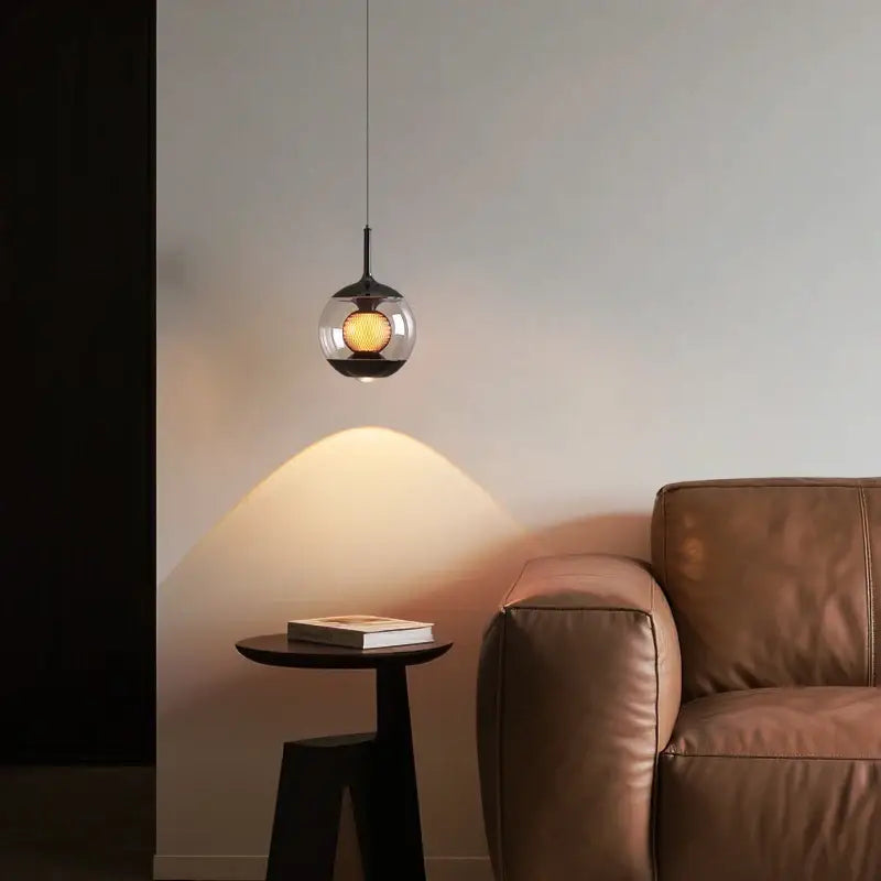 Suspension luminaire design en verre fumé moderne et élégant