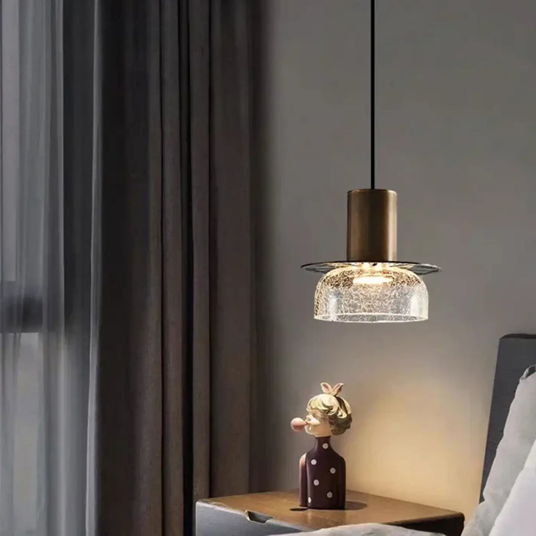 Suspension luminaire design en verre texturé et métal doré moderne