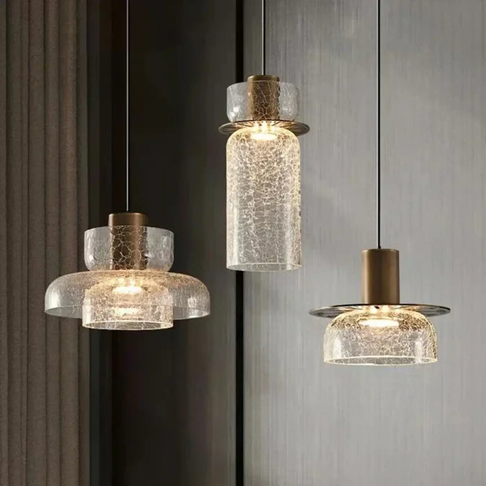 Suspension luminaire design en verre texturé et métal doré moderne