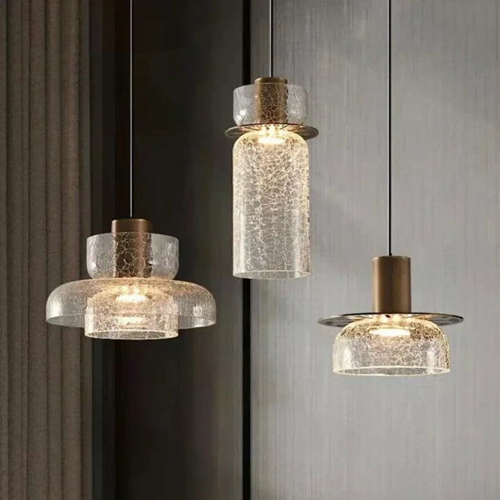 Suspension luminaire design en verre texturé et métal doré moderne