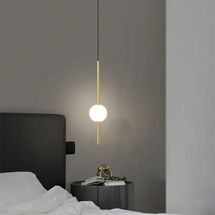 Suspension luminaire doré au design scandinave pour restaurant

