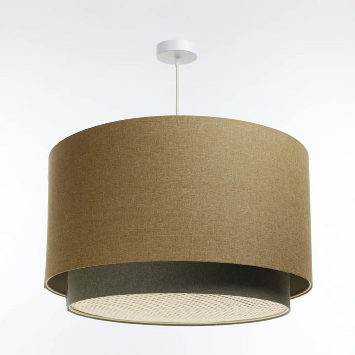 Suspension luminaire cylindrique ecru avec diffuseur rotin texturé et bande inférieure gris vert perforée en maille