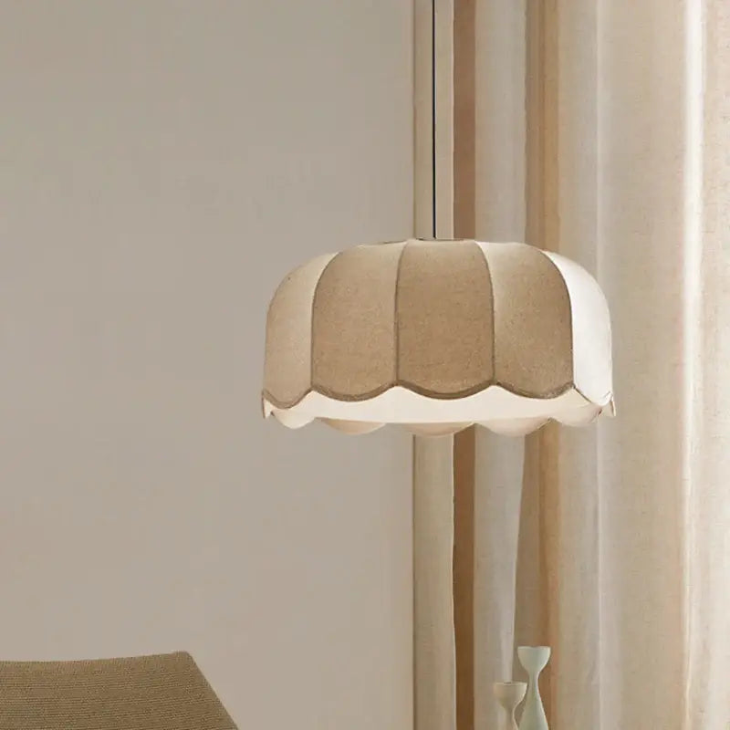 Suspension Luminaire En Tissu En Forme De Fleur Beige Style Épuré
