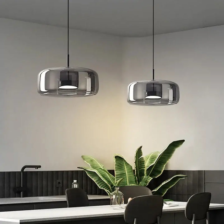 La Suspension Luminaire En Verre Avec Une Teinture Cognac Style Rond