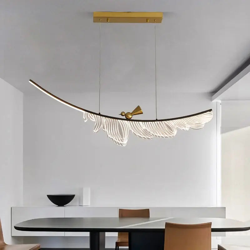 Suspension Luminaire En Forme De Plume Avec Un Oiseau Doré Élégant