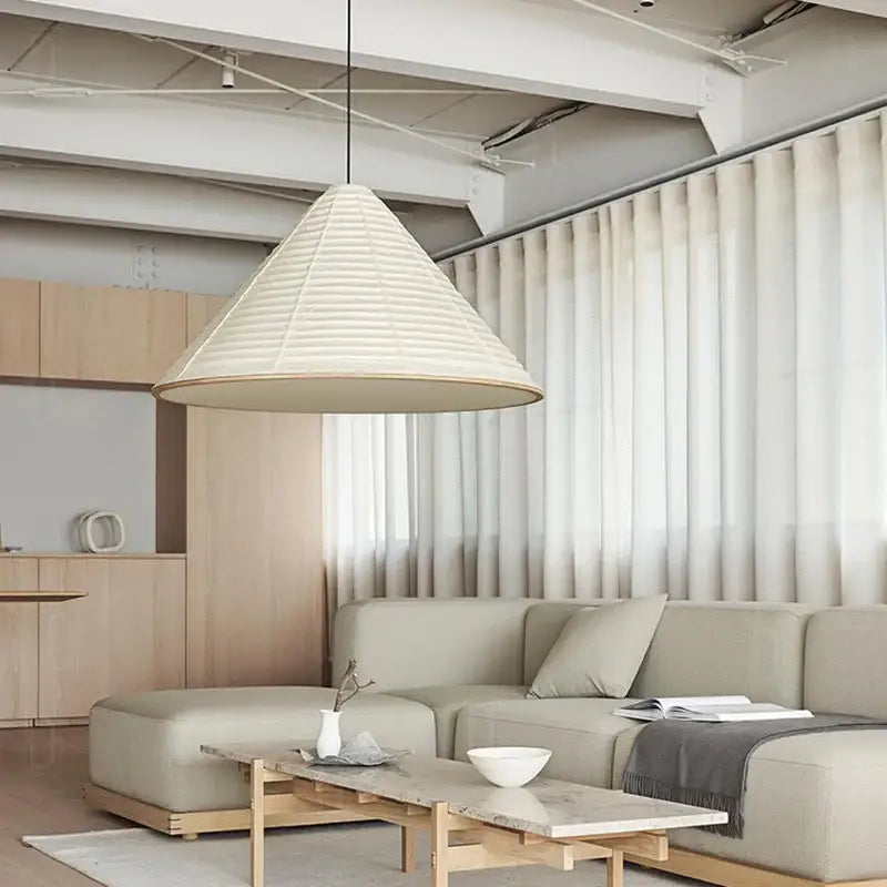 Suspension luminaire en forme de pyramide blanche design originale

