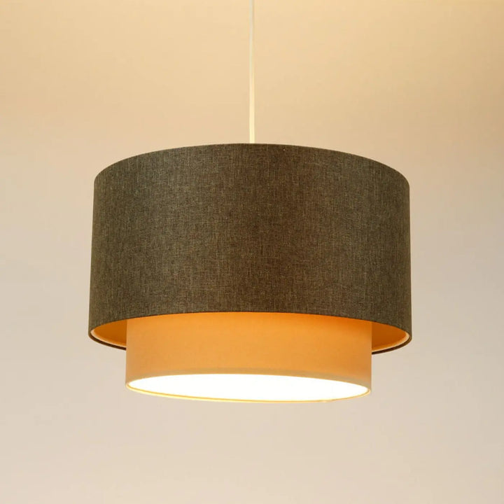 Suspension luminaire graphite en tissu texturé gris foncé avec doublure intérieure orange chaleureux duo boho élégant