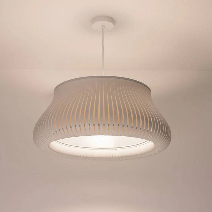 Suspension luminaire oblo gris avec lumière blanche moderne, abat-jour translucide nervuré et structure métallique élégante