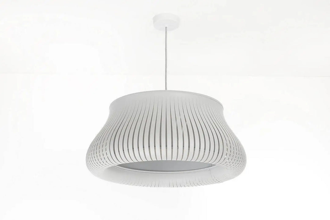 Suspension luminaire oblo gris blanc avec design côtelé et esthétique minimaliste pour éclairage intérieur moderne