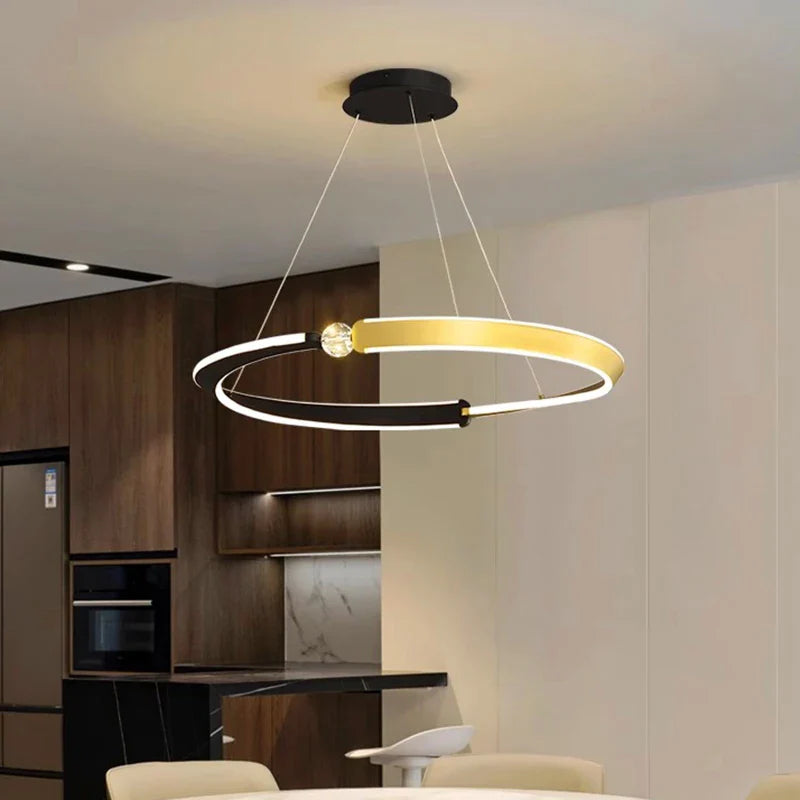 Suspension luminaire led en anneaux dorés design chic