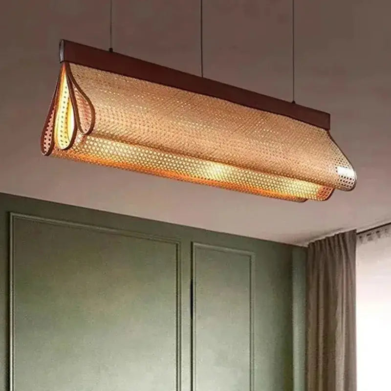 Suspension luminaire linéaire en rotin tressé au design naturel