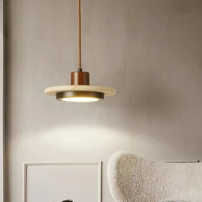 Suspension luminaire en marbre et bois naturel au design épuré