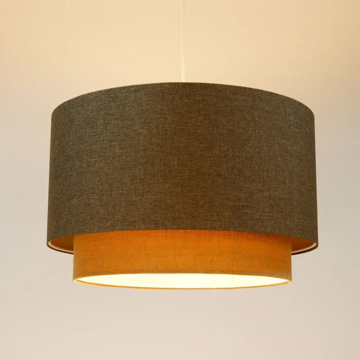 Suspension luminaire marron gris duo boho élégant avec abat-jour texturé gris et intérieur doré lumineux