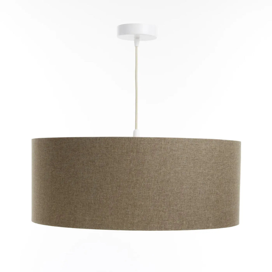 Suspension luminaire marron sable en tissu cylindrique beige avec support plafond blanc et cordon