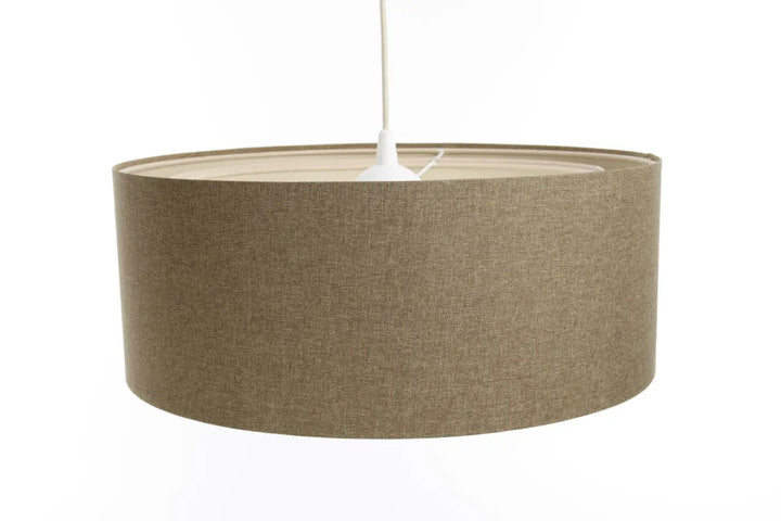 Suspension luminaire marron sable en tissu beige texturé avec fixation de plafond blanche du modèle duo boho elegant
