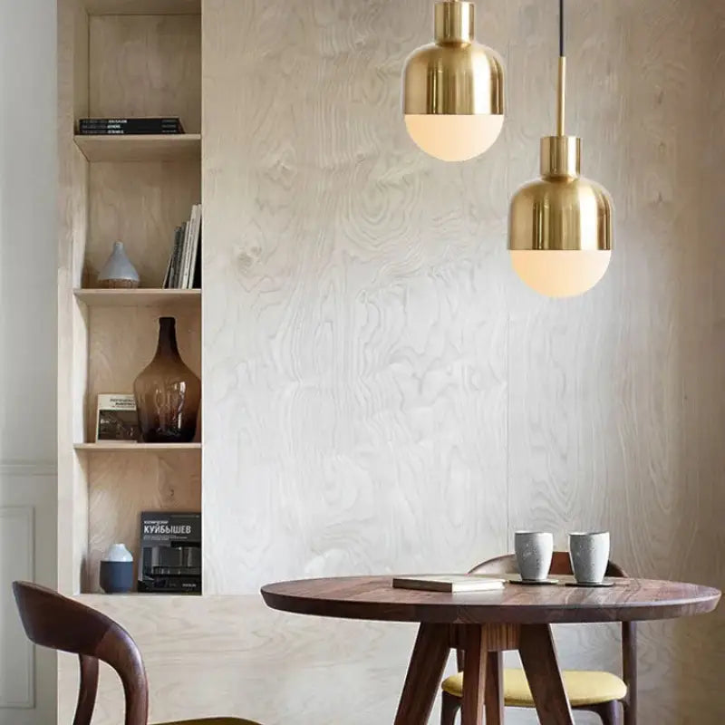 Suspension luminaire en métal doré à lumière blanche design